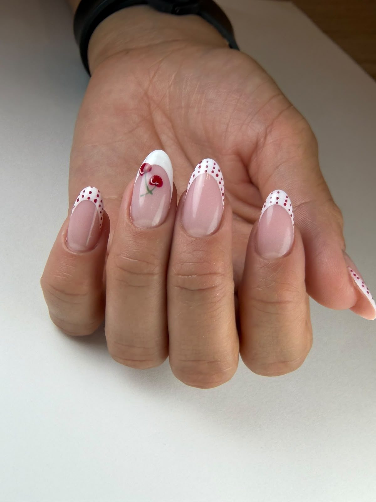 Acabado de manicura semipermanente en Arte y Miradas Oviedo